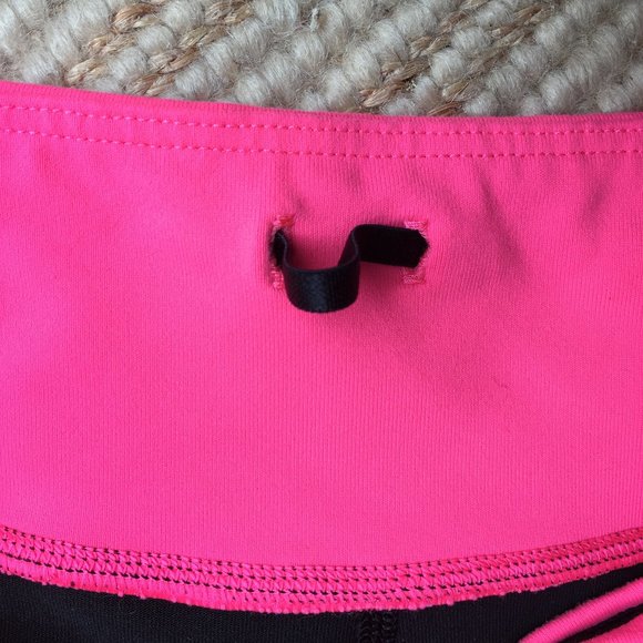 Victoria's Secret 'knockout' crop black & pink legging - size XS - Picture 8 of 8